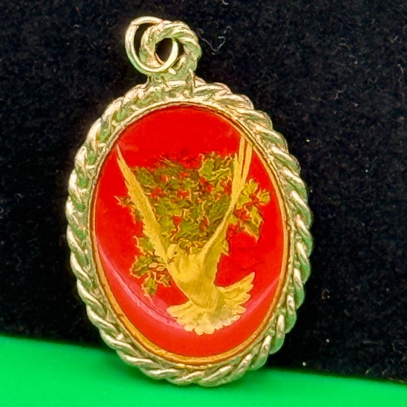 Jewelry - Vintage Dove Bird Pendant Holy Spirit Peace
Religious